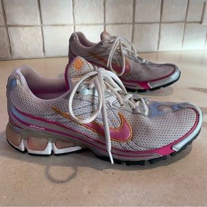 Nike vintage athletic shoes size 9.5